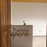 Opera ホステル *