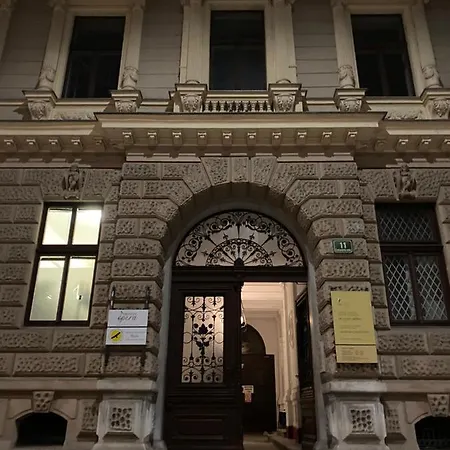 Hostel Opera Lublana