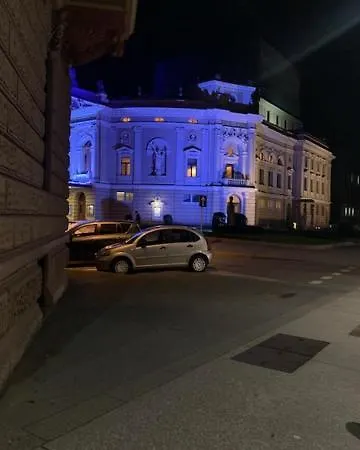 Opera Хостел *