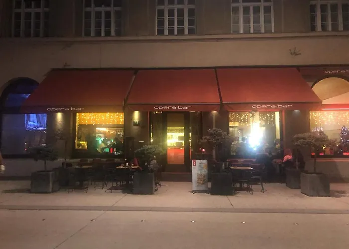 Opera 호스텔