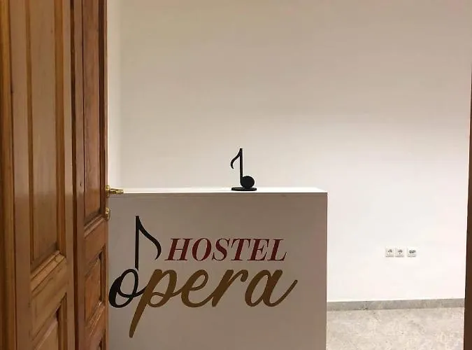 Opera 호스텔 *